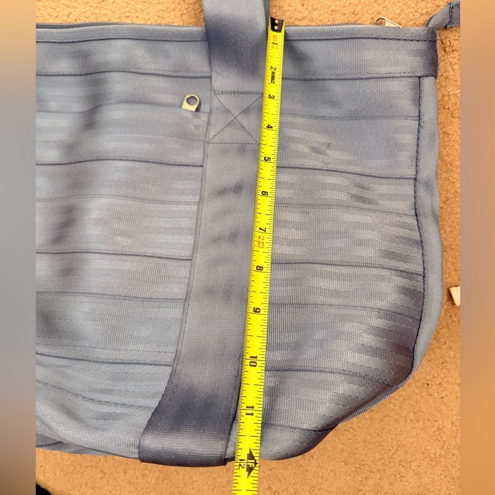 Maggie bag seatbelt tote bag XL
Blue/gray
Excellent condition - Picture 8 of 9